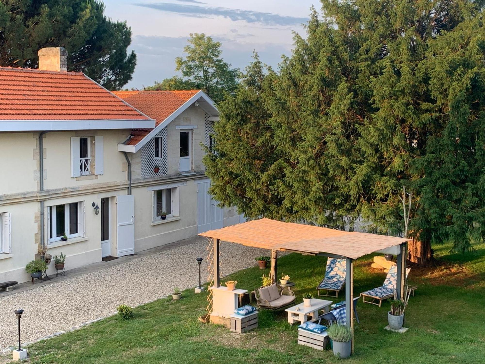 Batisse En Pierre XVII Siecle 115 M² Avec Terrasse Βίλα Ambares-et-Lagrave Εξωτερικό φωτογραφία